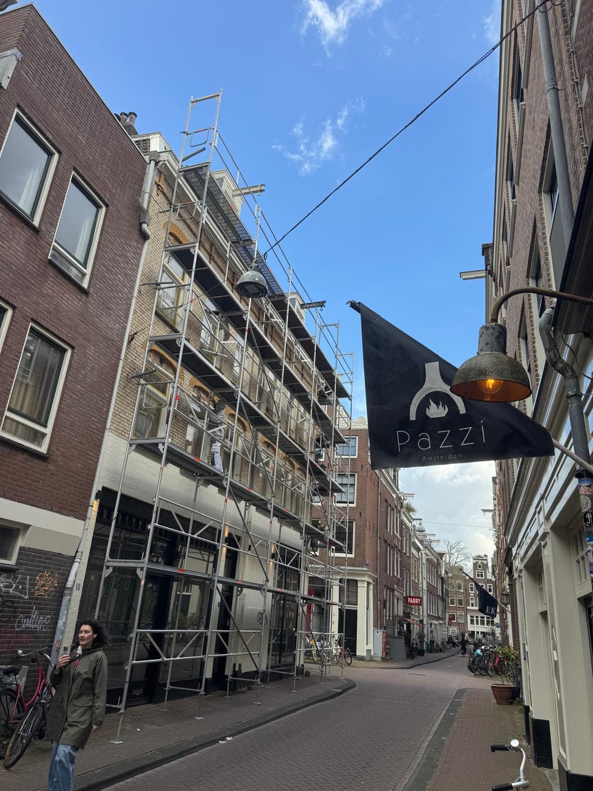 Gevelsteiger van Steiger Amsterdam in een Amsterdamse straat